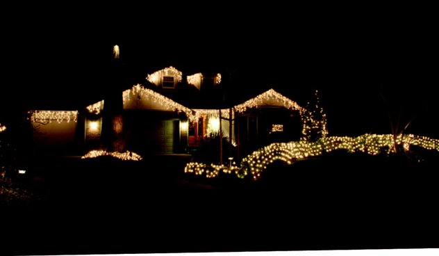 6 Safety Tips for Installing Christmas Lights 6 Safety Tips for Installing Christmas Lights